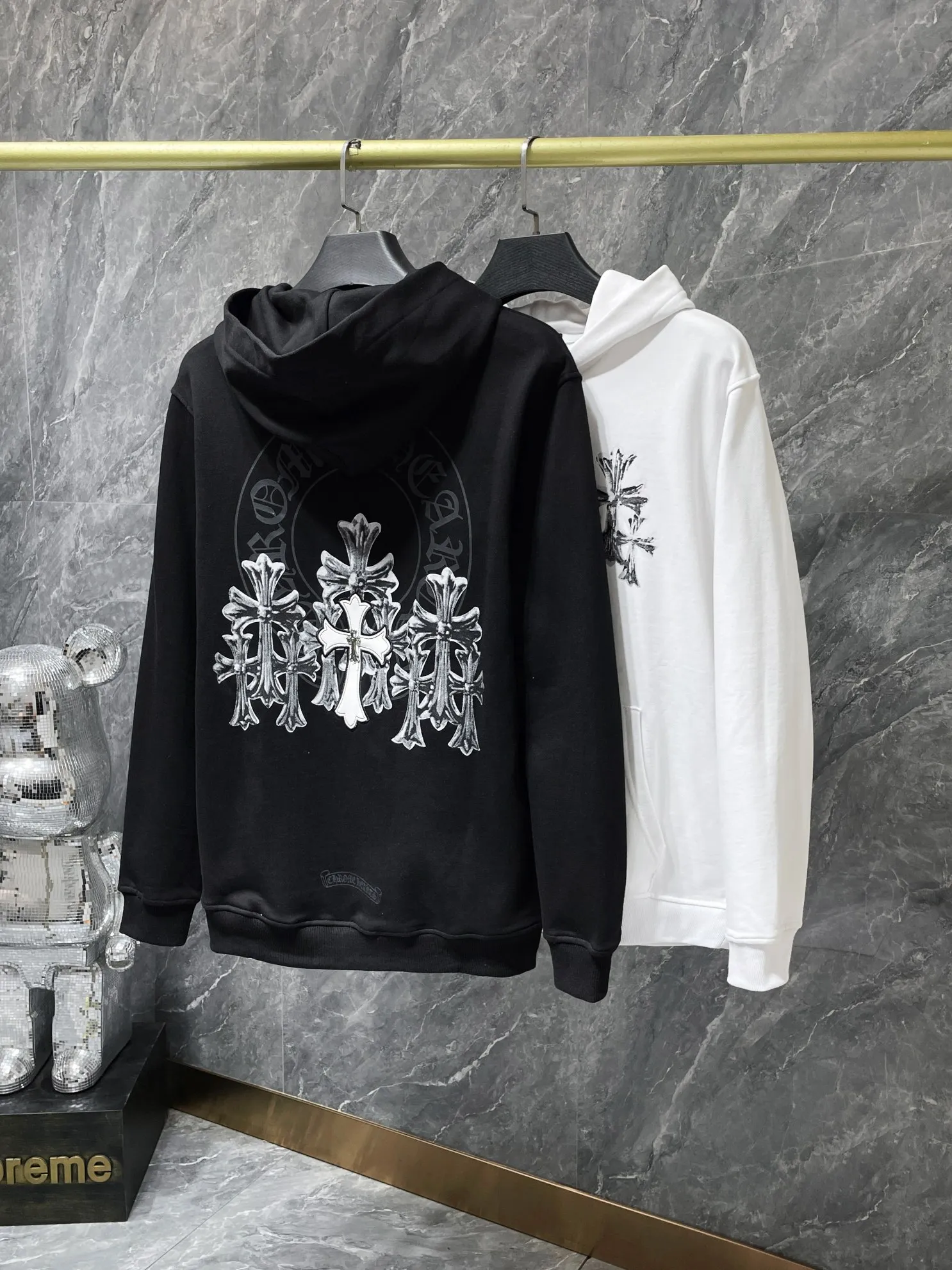 P246 Chrome Hearts Autumn and Winter 2025 Counter Synchronization ❤️ Chrome Sanskrit hooded sweatshirt High version embroidery ➕ Leather version Improved customized version 1:1 high-weight high-quality fabric 🌈Recommended colors: white black 🌈 Size: S, M, L, XL